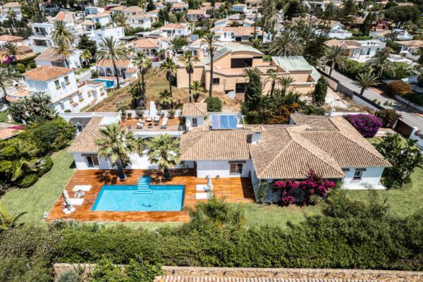 5 Bedroom, 5 Bathroom Villa For Sale in Marbella East
