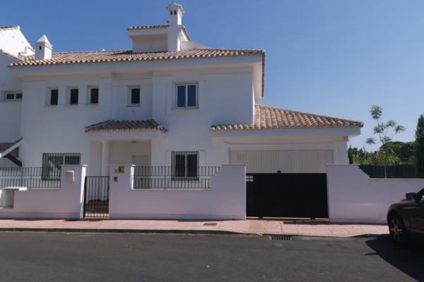 4 Bedroom, 3 Bathroom, Townhouse for Sale in Nueva Andalucía